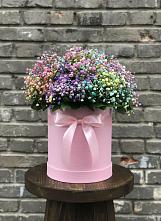 Цветочная композиция из Гипсофила и Розы в шляпной коробке в Тарко-Сале