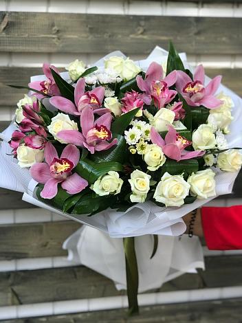 Букет цветов из: Розы и Хризантемы в Тарко-Сале