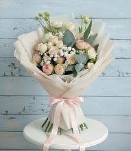 Букет цветов из:  Розы и Лизиантусы в Тарко-Сале