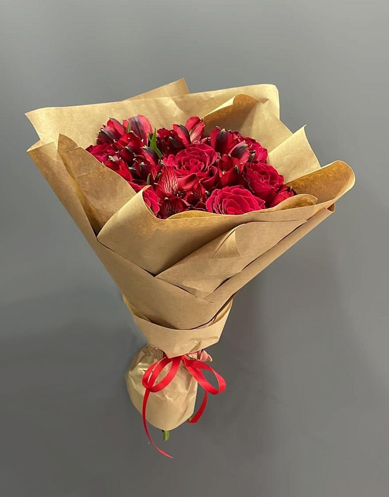 Букет цветов из: Альстромерии и Розы в Тарко-Сале