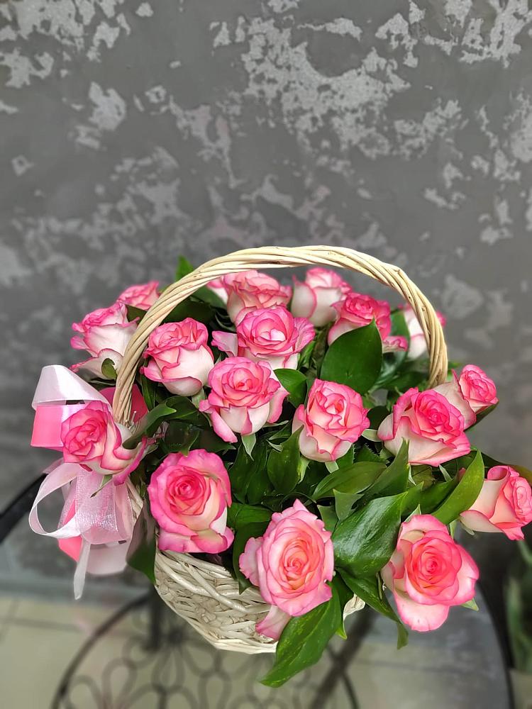 Цветочная композиция из Розы в корзине в Тарко-Сале