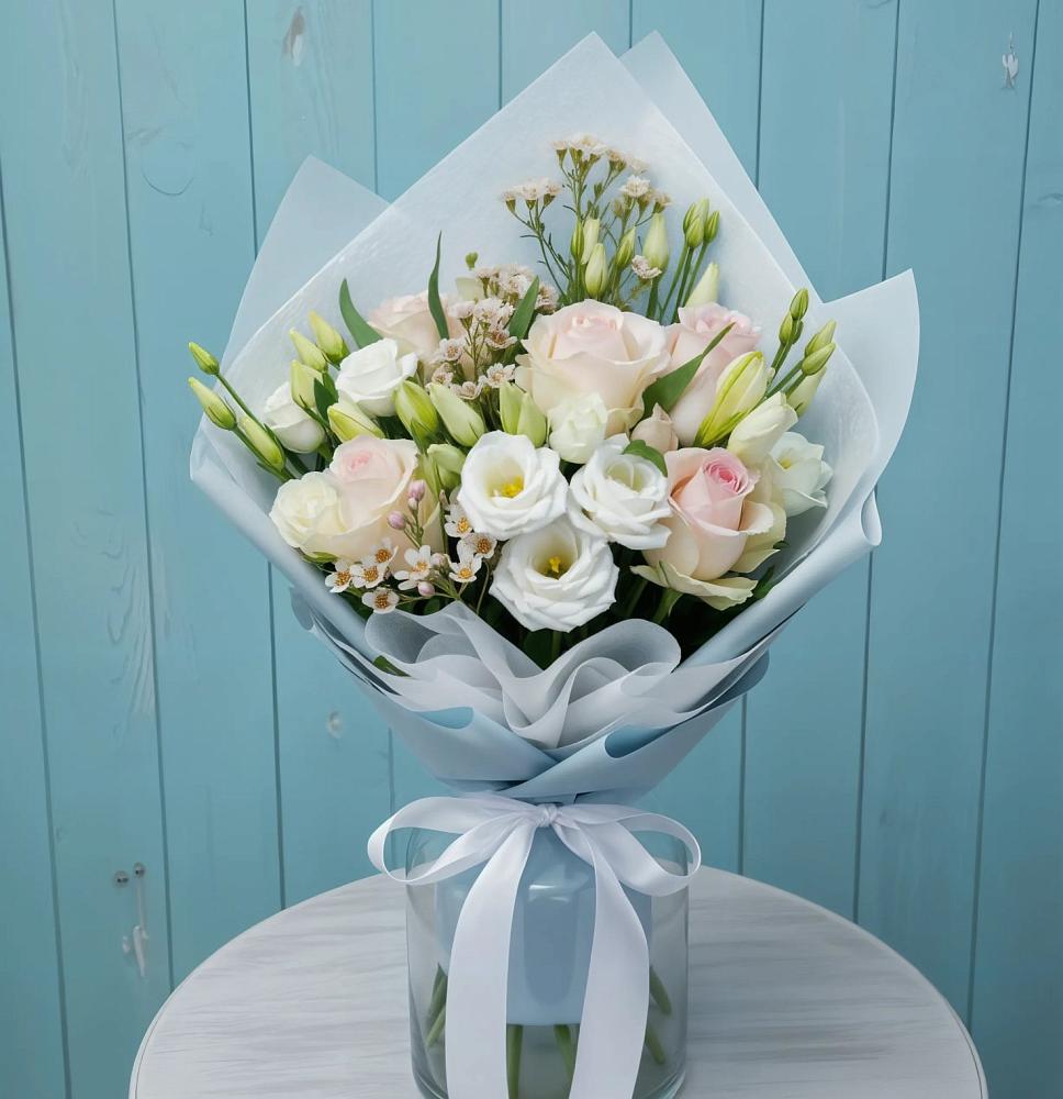 Букет цветов из: Розы и Лизиантусы в Тарко-Сале