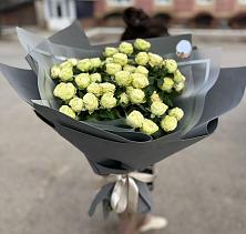 Букет Белые кустовые розы Солинеро в Тарко-Сале