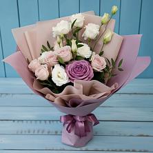 Букет цветов из:  Розы и Лизиантусы в Тарко-Сале
