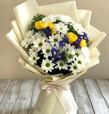 Букет цветов из:  Ирисы, Хризантемы и Розы в Тарко-Сале