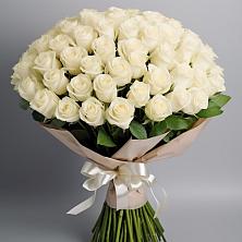 Букет 101 беля роза Белоснежка в Тарко-Сале