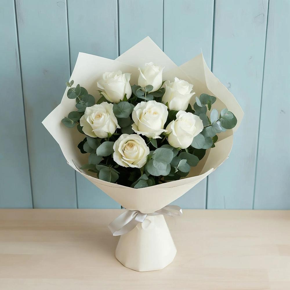 Букет Белые розы в Эвкалипте в Тарко-Сале