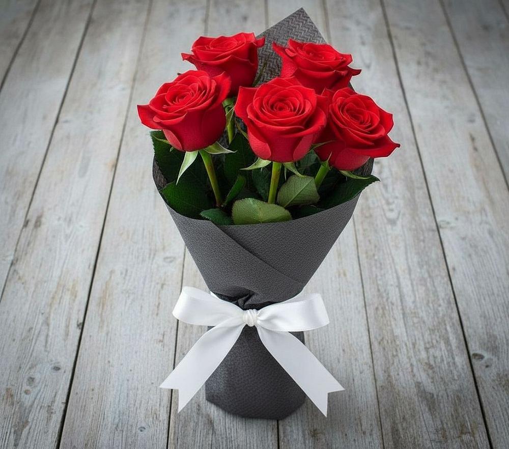 Букет 5 Красных роз Эдлесс Лав в Тарко-Сале