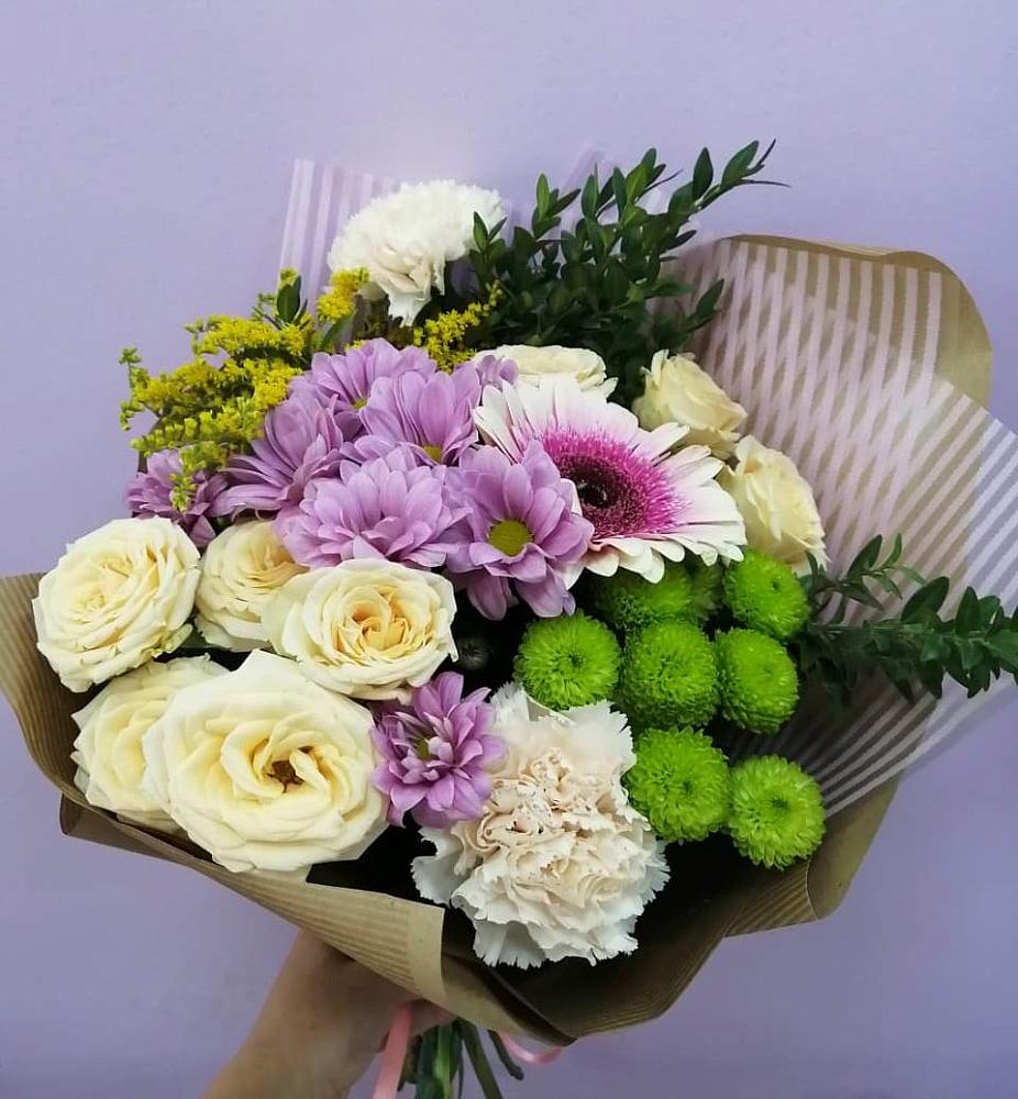 Букет цветов из: Хризантемы, Розы, Гвоздики и Герберы в Тарко-Сале