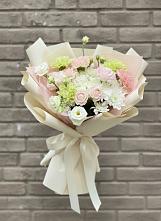 Букет цветов из:  Гвоздики, Розы, Лизиантусы и Хризантемы в Тарко-Сале
