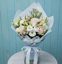 Букет цветов из:  Розы и Лизиантусы в Тарко-Сале