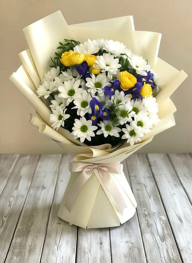 Букет цветов из: Ирисы, Хризантемы и Розы в Тарко-Сале