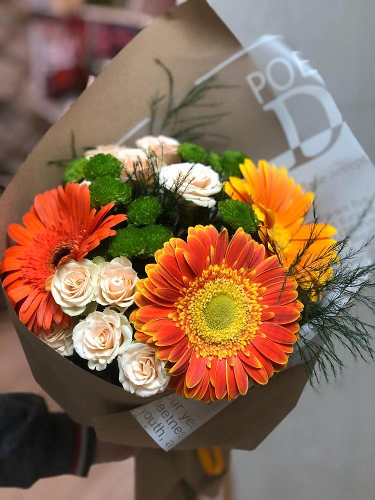 Букет цветов из: Герберы, Хризантемы и Розы в Тарко-Сале