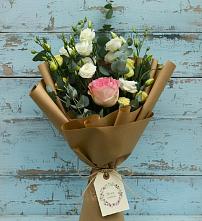 Букет цветов из:  Розы и Лизиантусы в Тарко-Сале