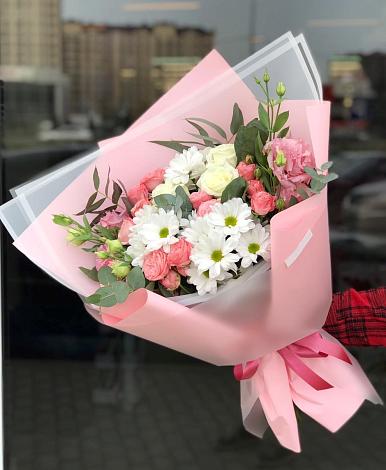 Букет цветов из: Розы, Лизиантусы и Хризантемы в Тарко-Сале