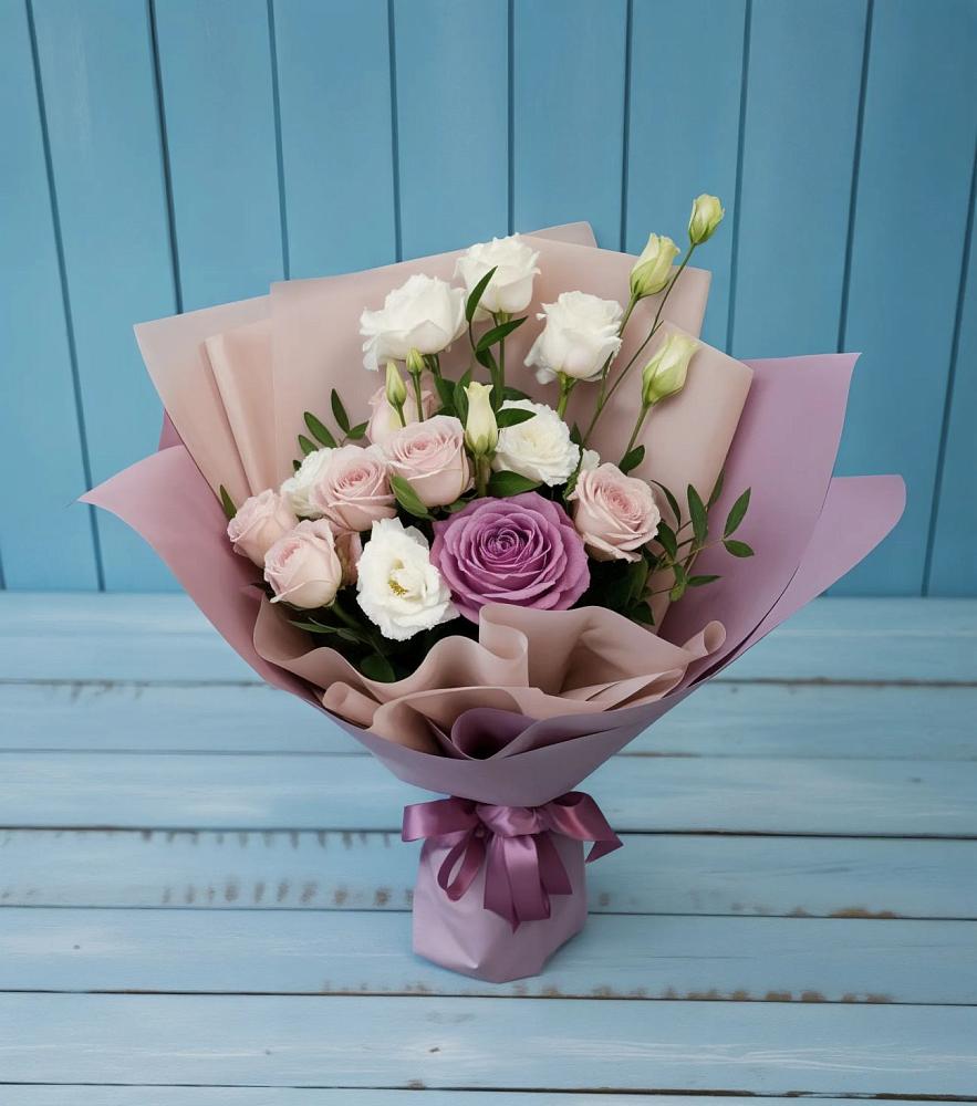 Букет цветов из: Розы и Лизиантусы в Тарко-Сале